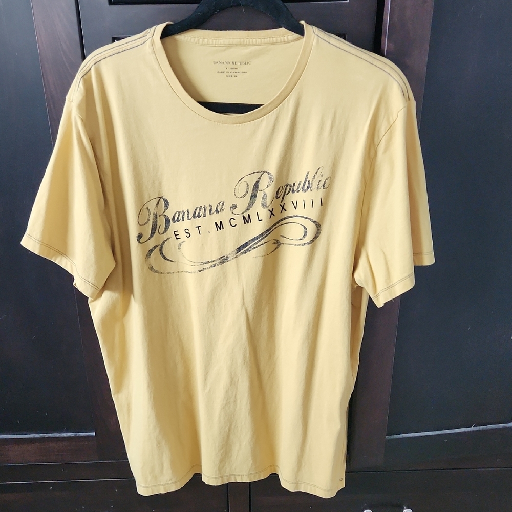 Banana Republic Tagless Men's Tee in Yellow